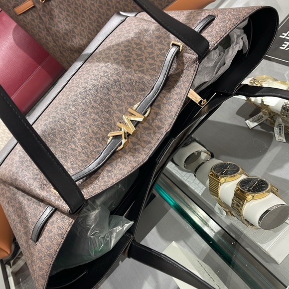 MICHAEL KORS
Reed Large Logo Belted Shoulder Tote Bag
Brown/Black 
NWT - Picture 9 of 16